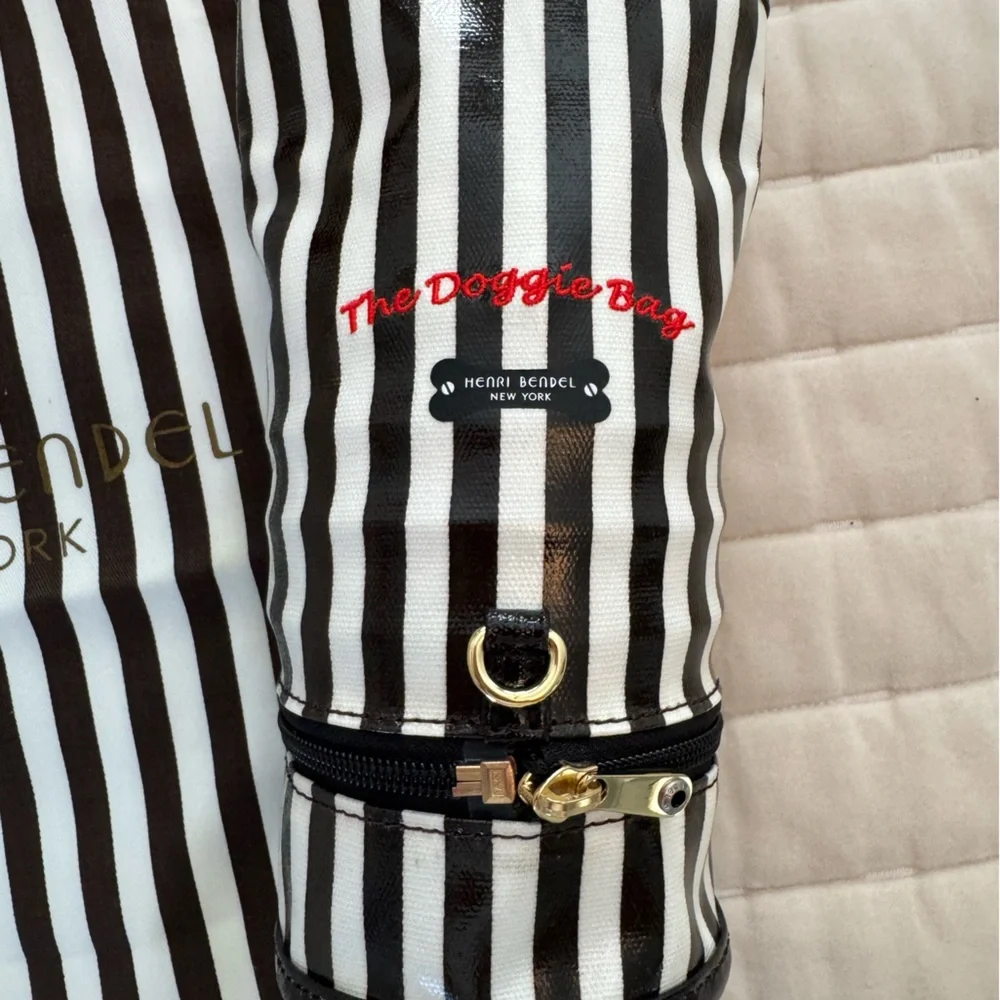 Henri Bendel travel doggie bag with zippered food storage.  ✨ NWT